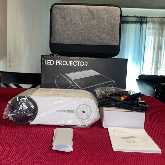 GooDee Mini Home Theater Projector 7500L  w/ case, cords & remote - Picture 3 of 12